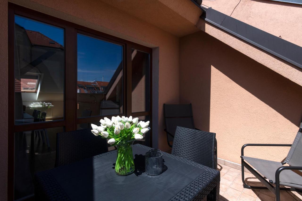 Bohemian Dreams Apartments And Suites By Dwellfort Prag Exterior foto